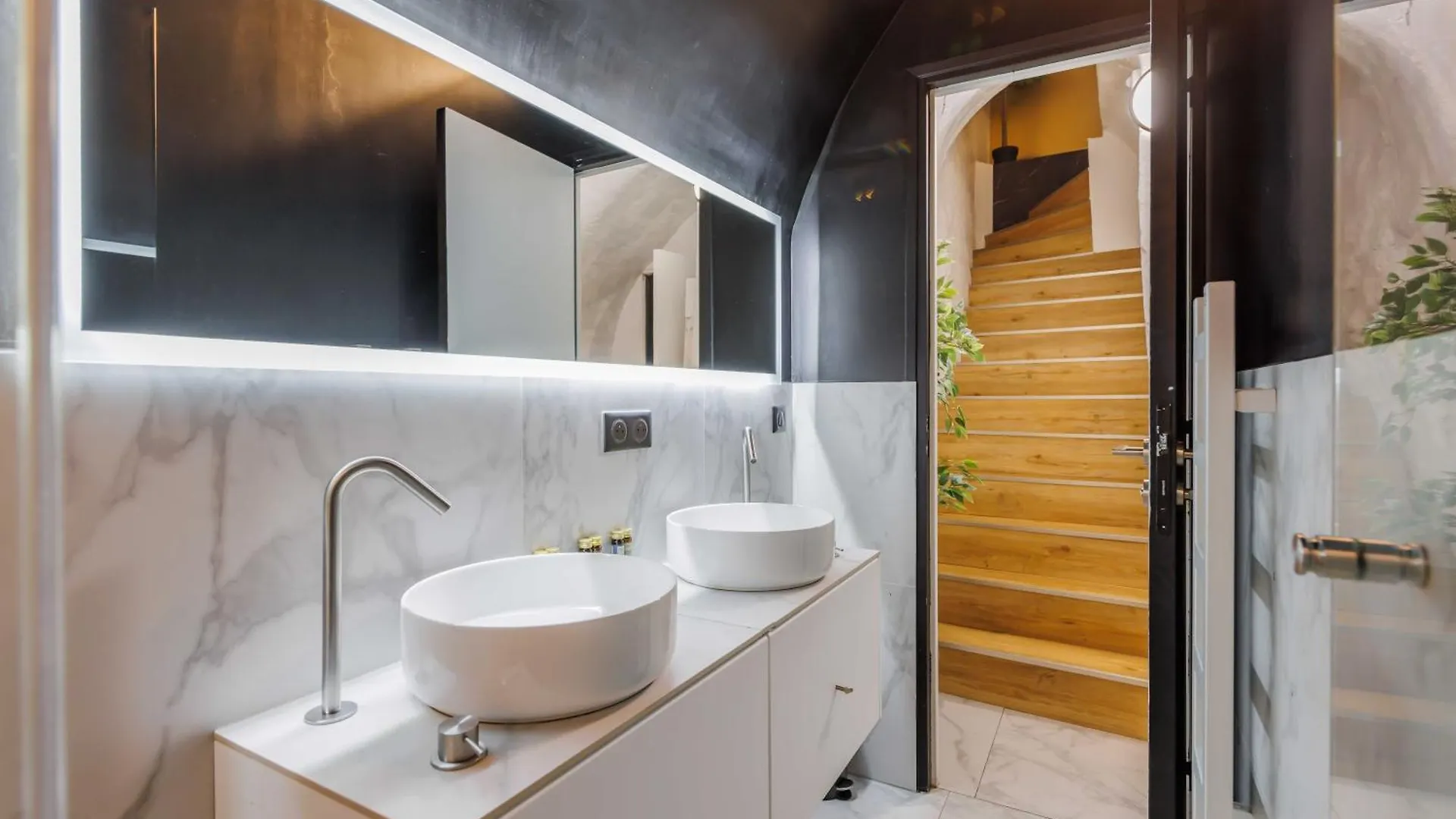 Charming Duplex Parisian T3 - Heart Of Saint-germain Apartment